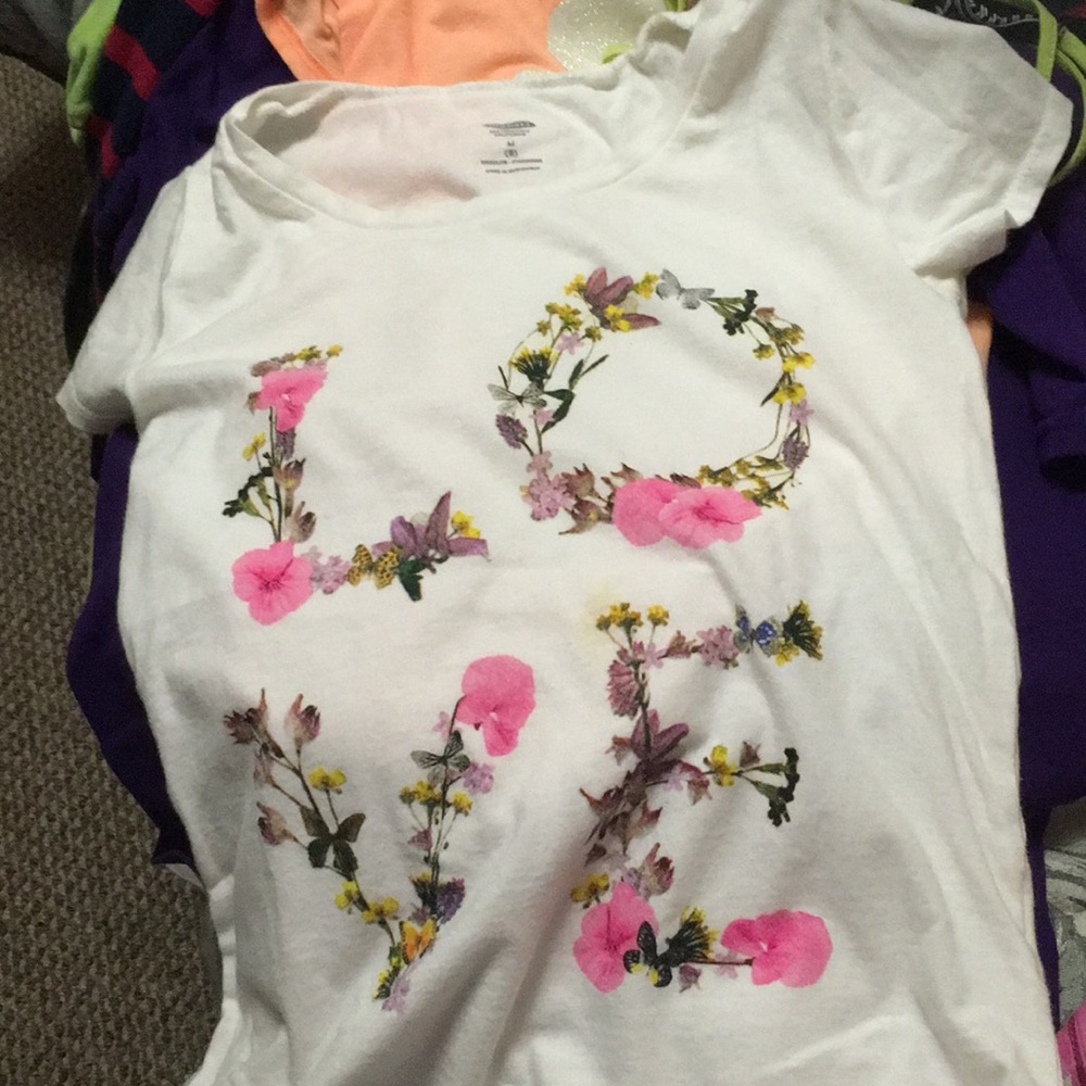 A short sleeve shirt